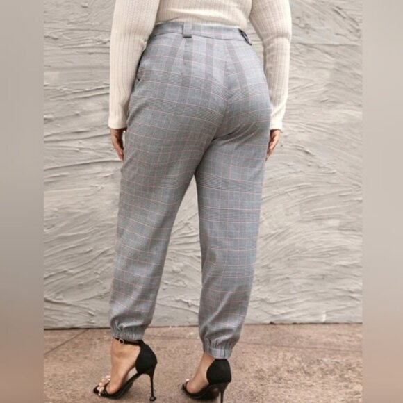 SHEIN Curve Plaid Carrot Pants - Picture 3 of 4